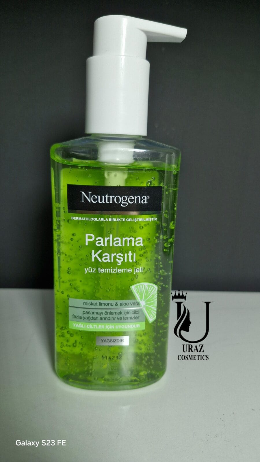 زل شستشوی نیتروژینا پوست چرب - Image 1