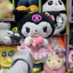 عروسک کرومی قلب به دست