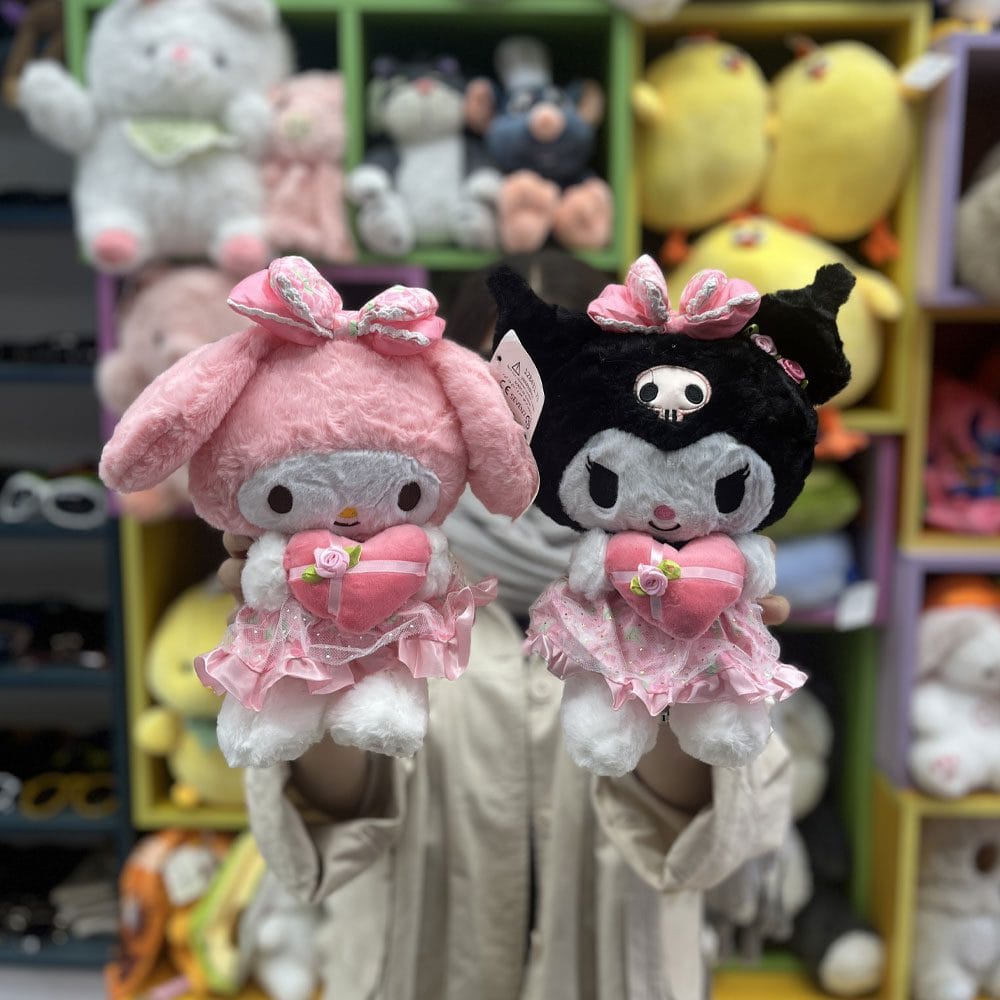 کرومی-ملودی-قلب-به-دست-سایز-یک-عروسک عروسک کرومی ملودی قلب به دست سایز یک - Image 1