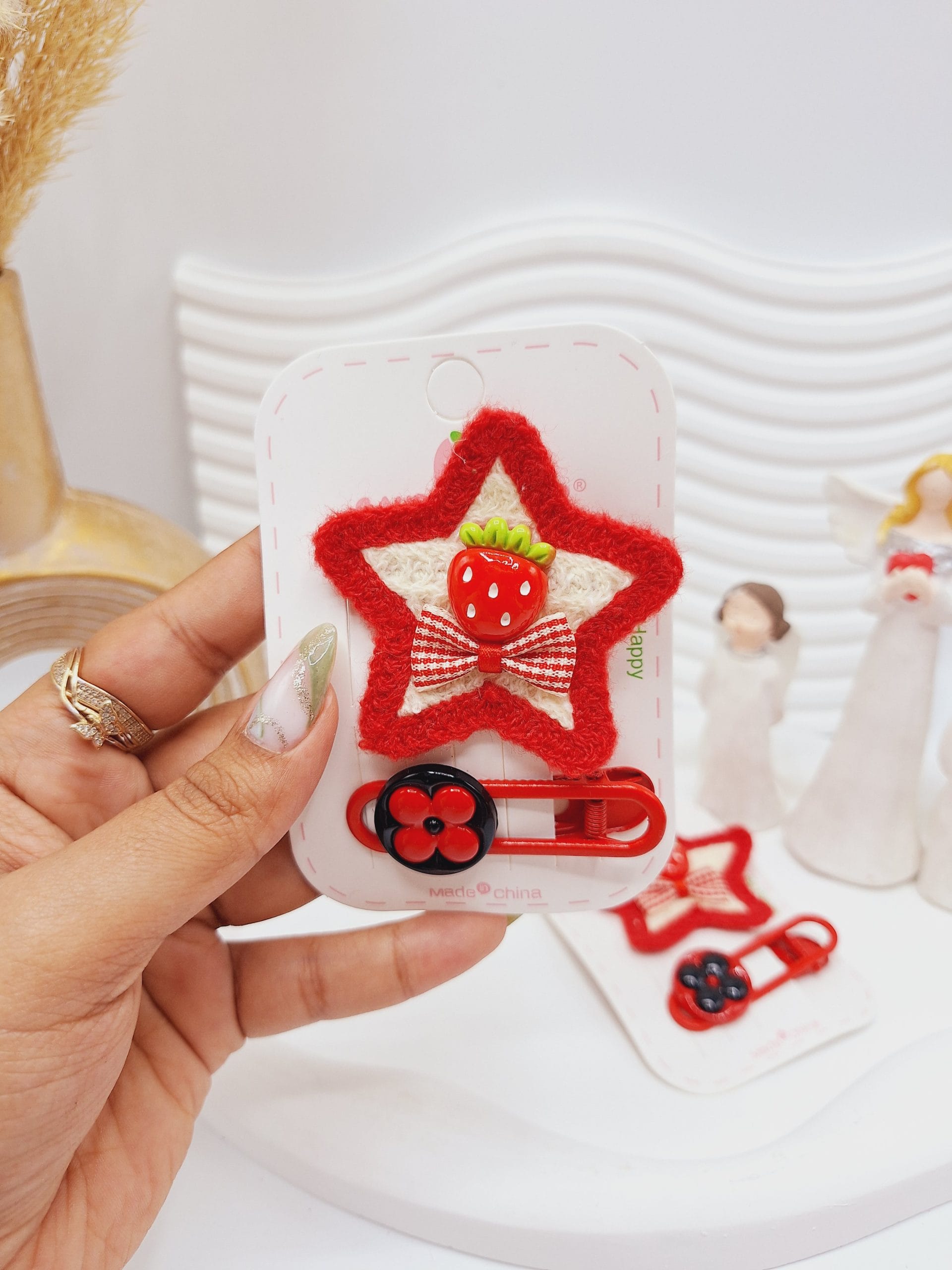 ۲۰۲۵۰۴۲۶_۱۲۰۱۳۶-scaled گیره سر طرح ستاره قرمز و گل - Image 1