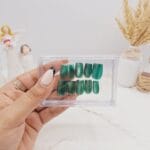 ناخن مصنوعی با مواد کاشت مدل آمبره رنگ سبز فرم مربع (به همراه پک اختصاصی)