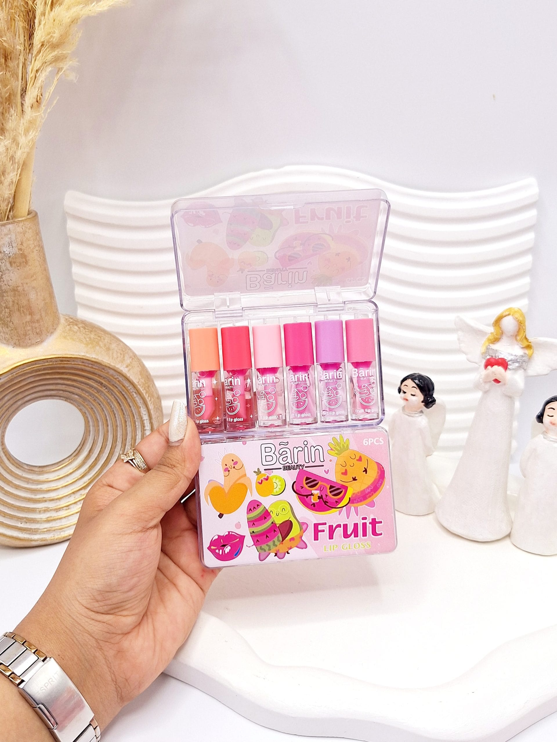 ۲۰۲۵۰۷۰۲_۱۱۴۳۴۸-scaled باکس 6 تایی لیپ گلاس طرح میوه های تابستانه برند Barin کد 1030 - Image 1