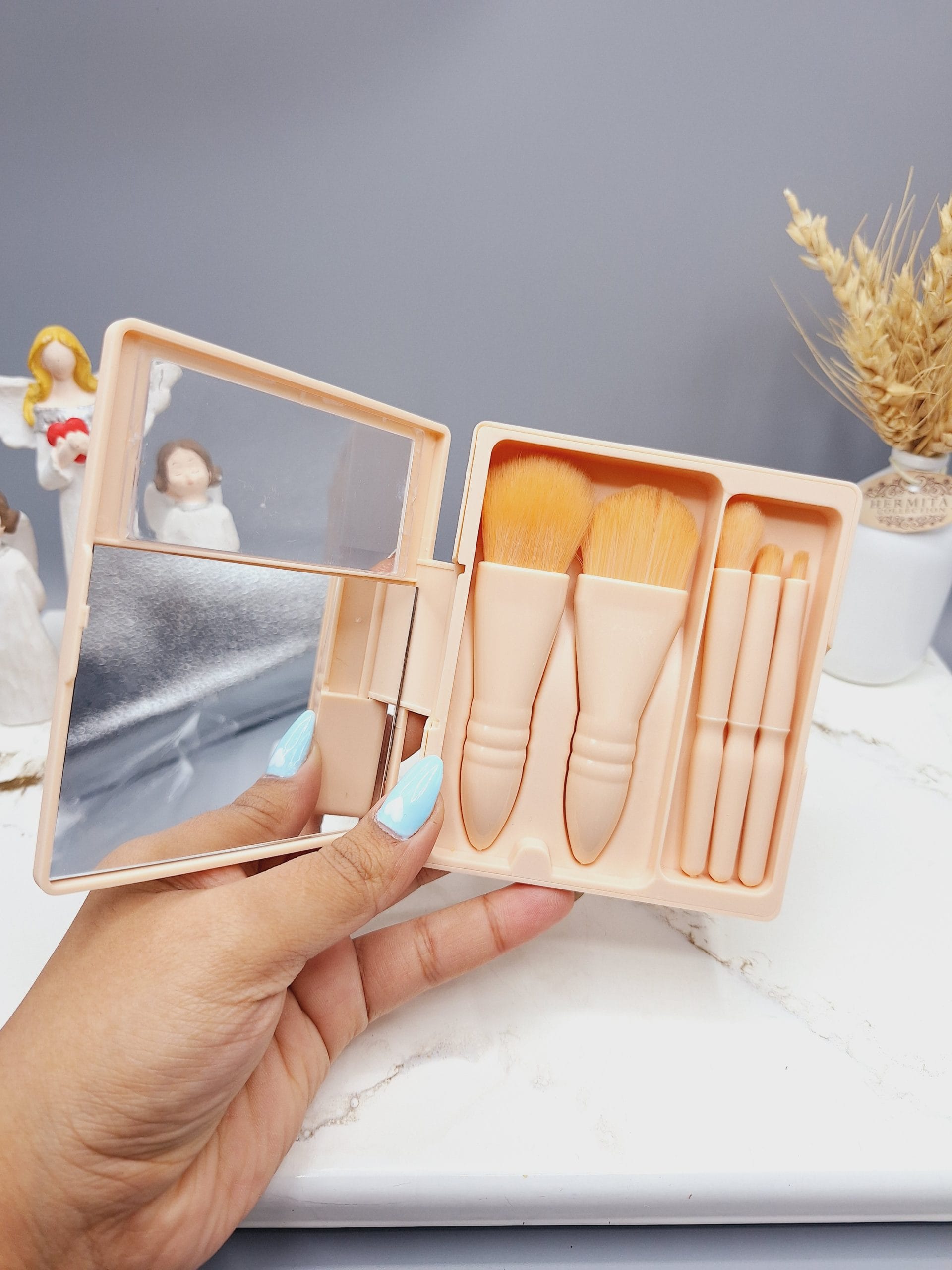 ۲۰۲۵۰۲۰۱_۱۴۴۸۲۶-scaled ست براش پر تراکم آینه دار و باکس دار رنگ کرم روشن - Image 1