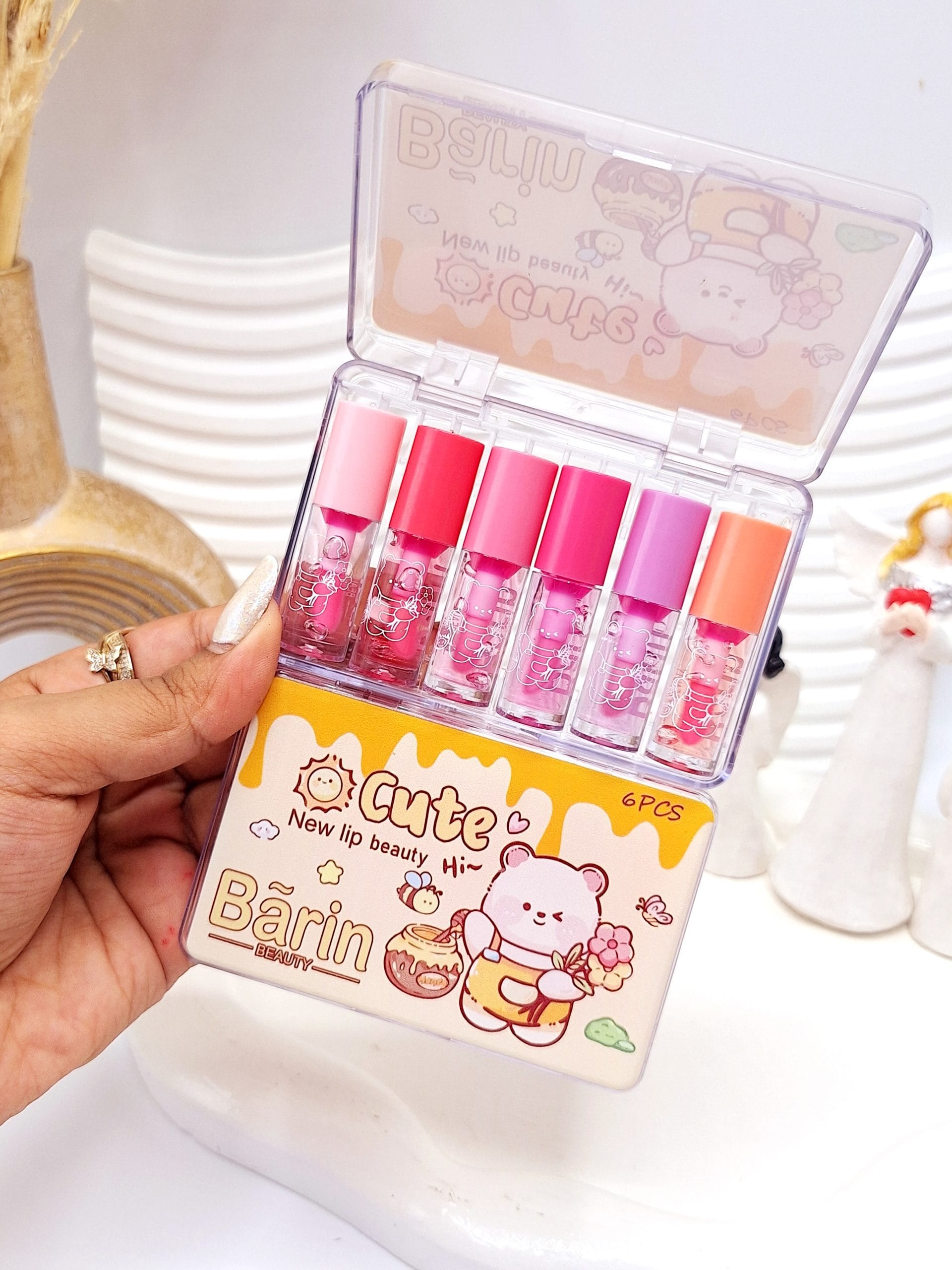 ۲۰۲۵۰۷۰۲_۱۱۴۹۳۹-scaled باکس 6 تایی لیپ گلاس طرح خرس برند Barin کد 1023 - Image 1