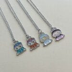 گردنبند فلزی لبوبو نشسته