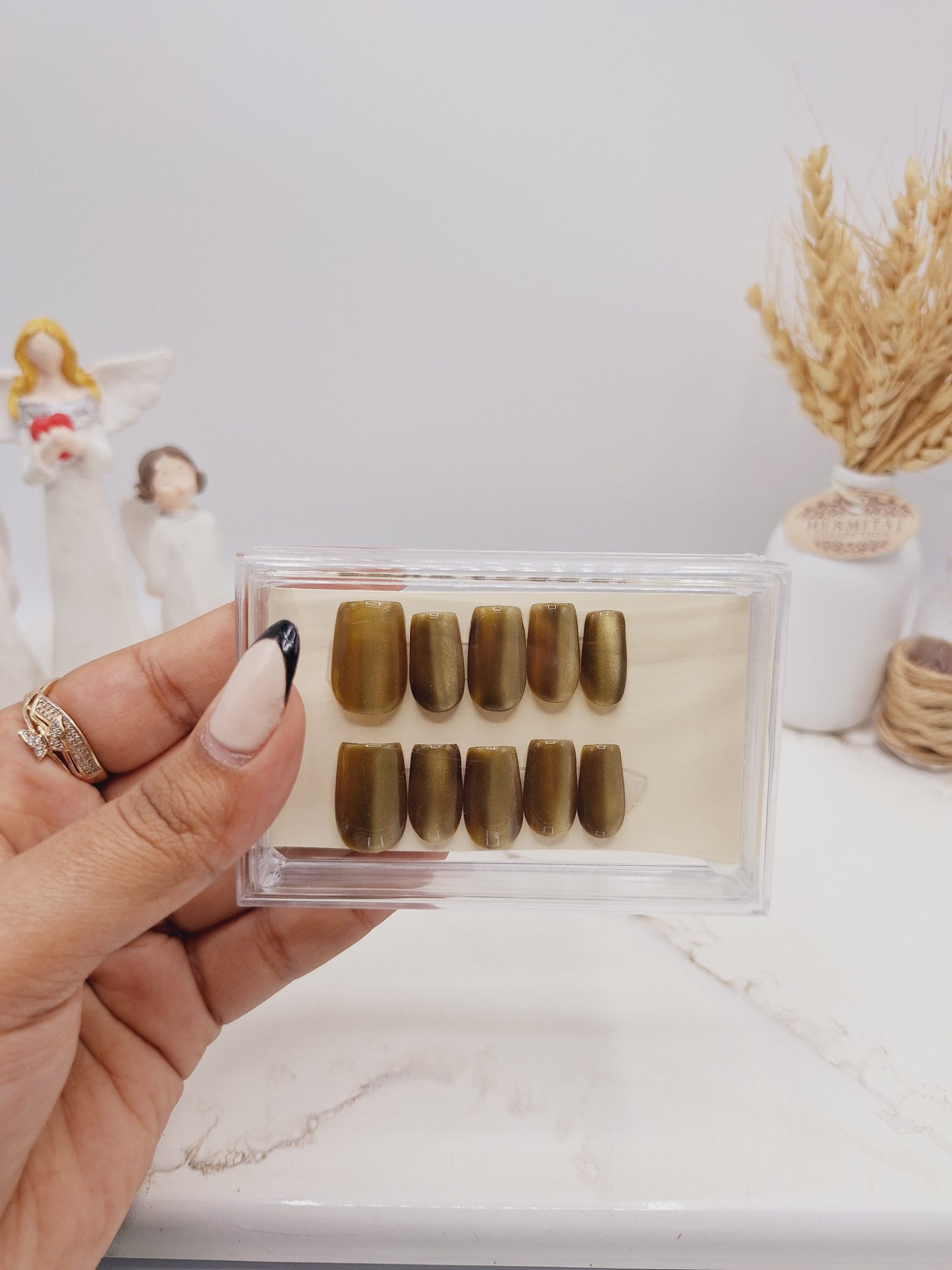 ۲۰۲۵۰۴۱۲_۱۳۲۱۴۸-1-scaled ناخن مصنوعی با مواد کاشت مدل آیس قهوه ای طلایی (به همراه پک اختصاصی) - Image 1