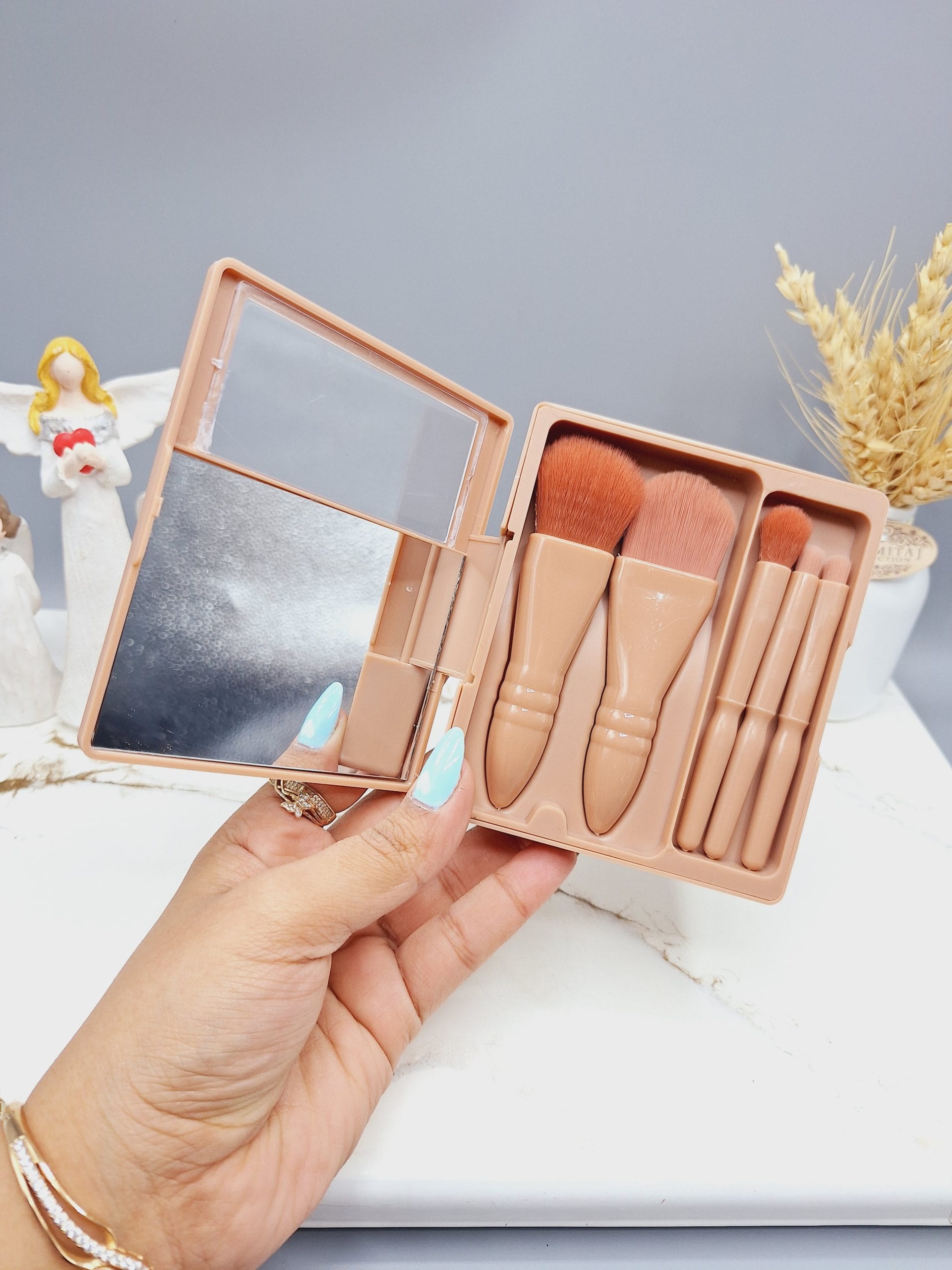 ۲۰۲۵۰۲۰۱_۱۴۴۰۳۰-scaled ست براش پر تراکم آینه دار و باکس دار رنگ (نود یا قهوه ای) - Image 1