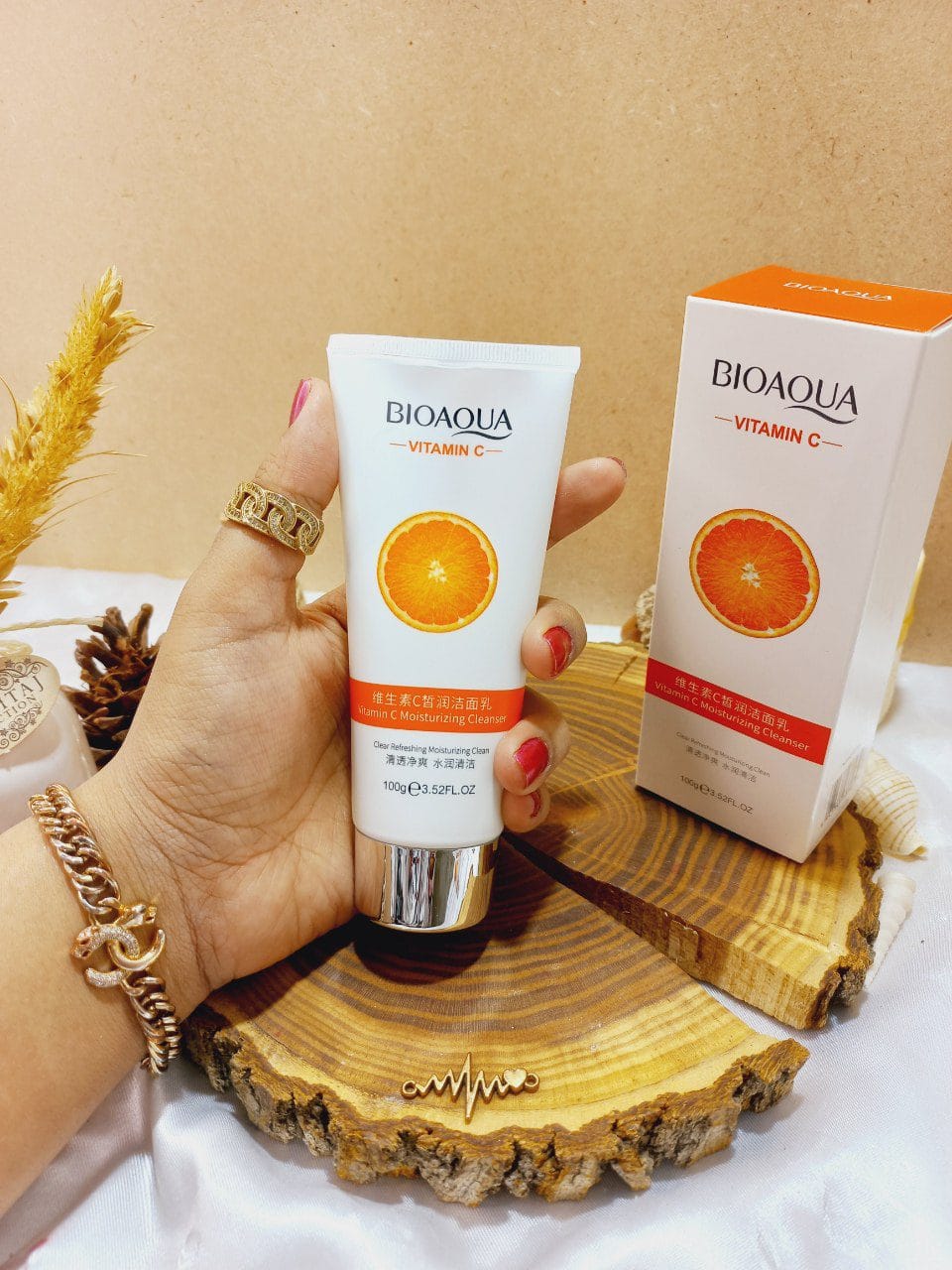 photo_2022-12-07_09-23-54 فوم شستشو تیوپی 100 گرمی ویتامین سی بیوآکوا BIOAQUA کد BQY81846 - Image 1