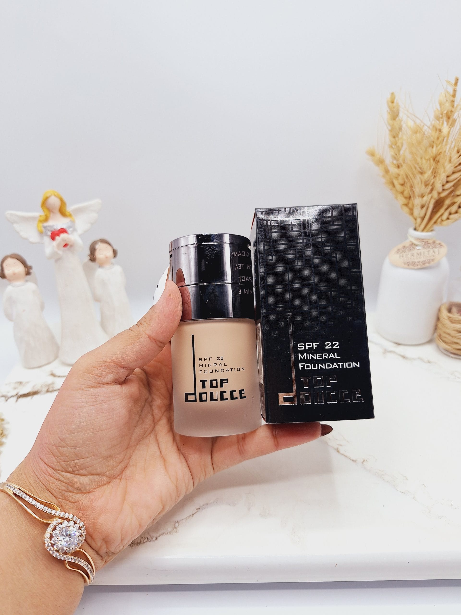 ۲۰۲۵۰۲۲۸_۱۵۵۵۰۴-scaled کرم پودر دوسه کانسیلر دار دارای ویتامین E و spf 22 کد 6009 - Image 1