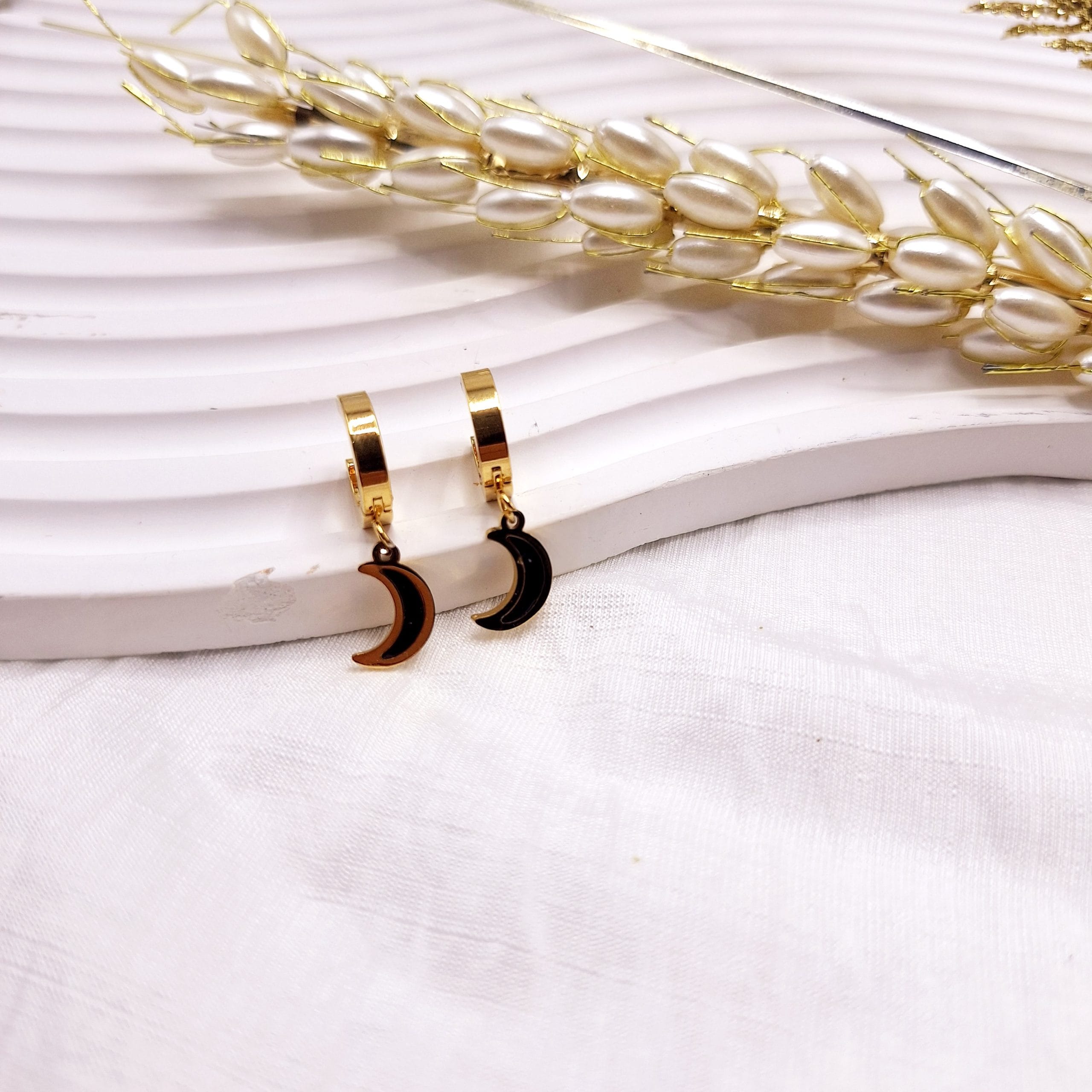 ۲۰۲۵۰۷۳۰_۱۶۲۷۳۱-scaled گوشواره تمام استیل طلایی طرح ماه - Image 1