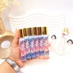 عطر قلمی رایحه فانتزی طرح دخترک کد 6620