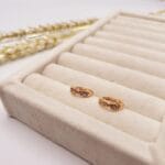 گوشواره طلایی طرح شاخه ای نگین دار برند ژوپینگ