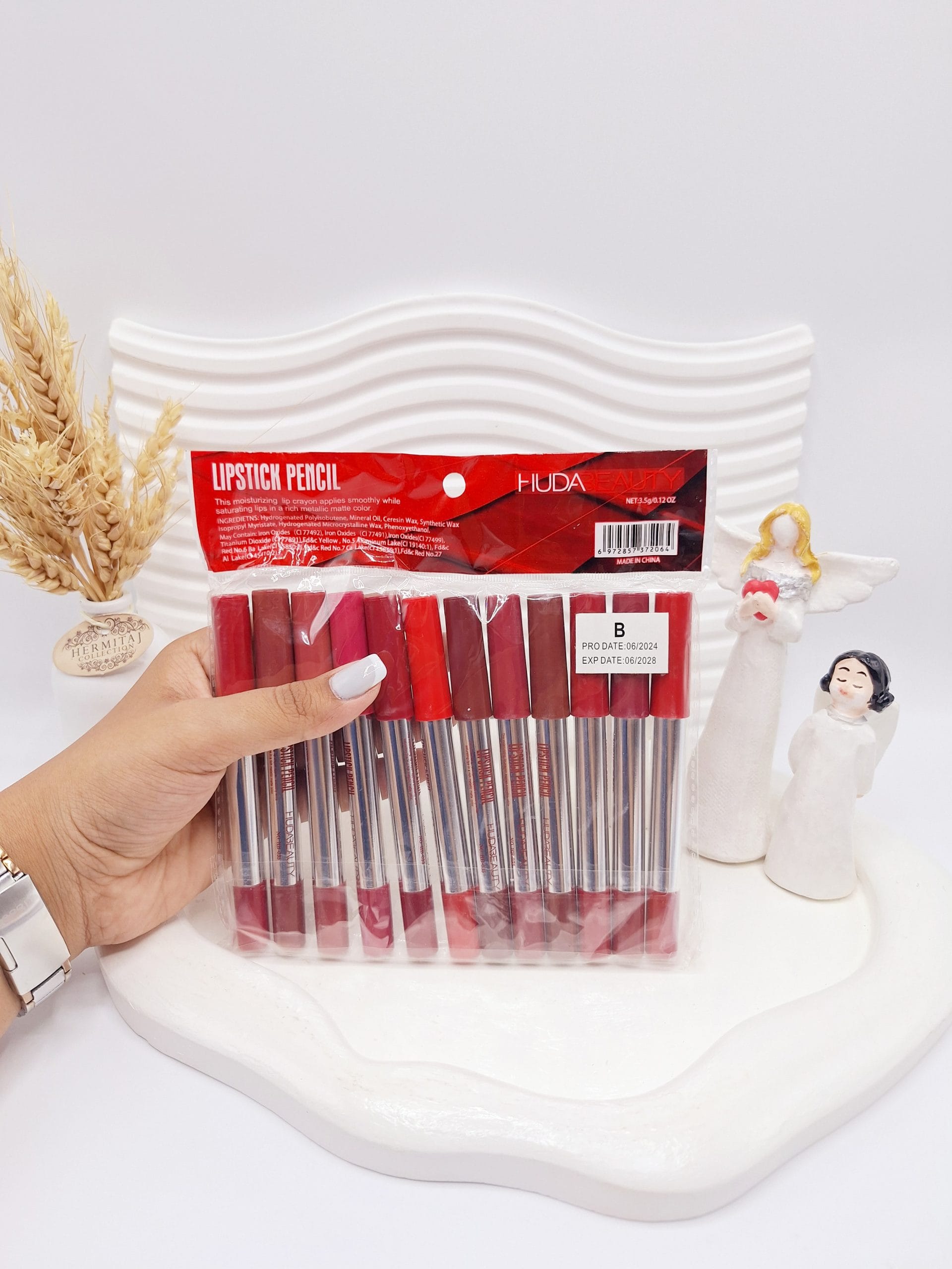 ۲۰۲۵۰۸۰۵_۱۳۲۴۰۰-scaled پک 12 تایی رژ مدادی برند هدا بیوتی کد 2064 - Image 1