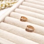 گوشواره طلایی طرح بافت نگینی برند ژوپینگ