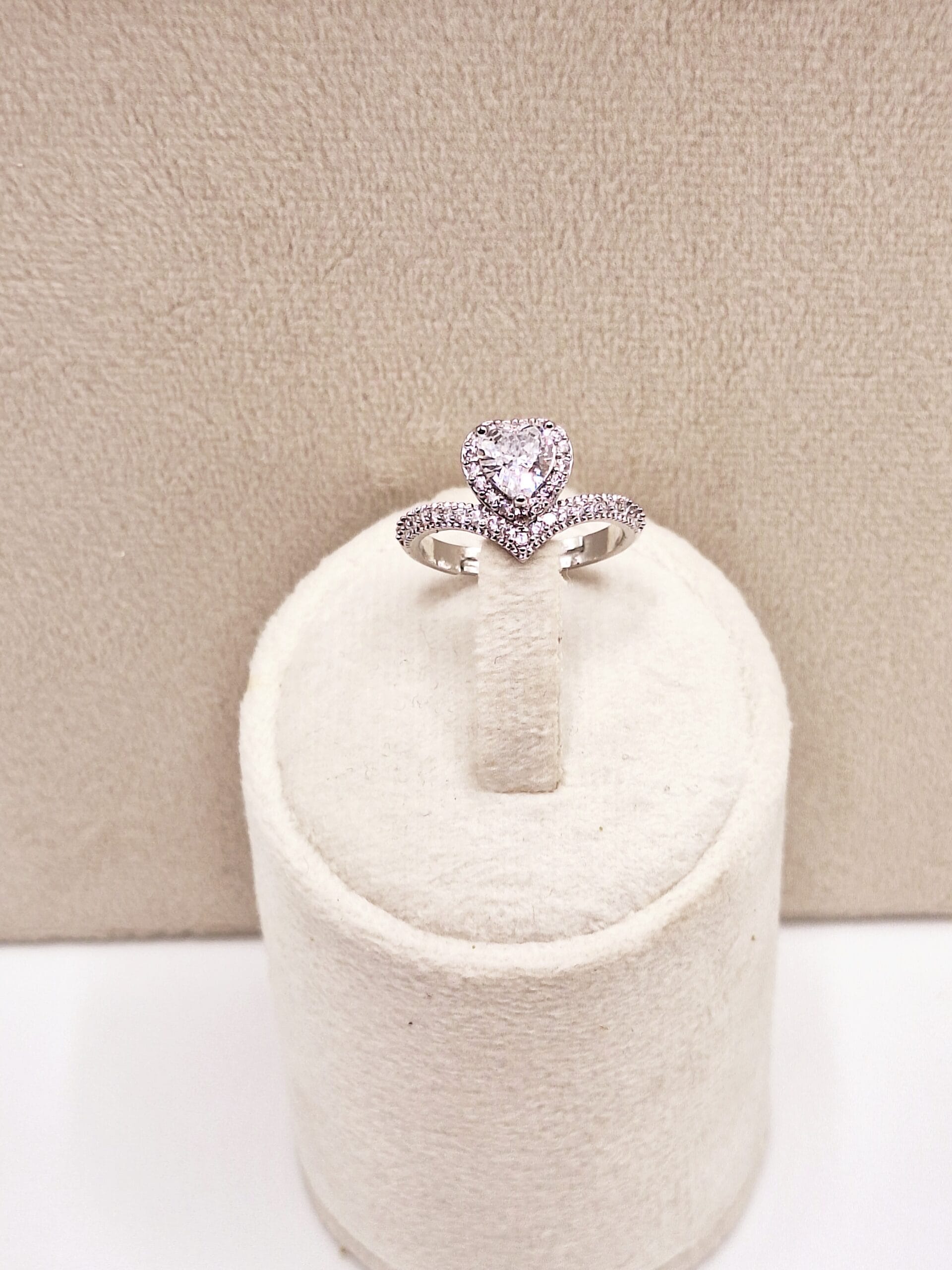 ۲۰۲۵۰۸۲۰_۱۶۱۴۲۹-scaled انگشتر تعهد حلقه نامزدی فول نگین قلبی فری سایز - Image 1