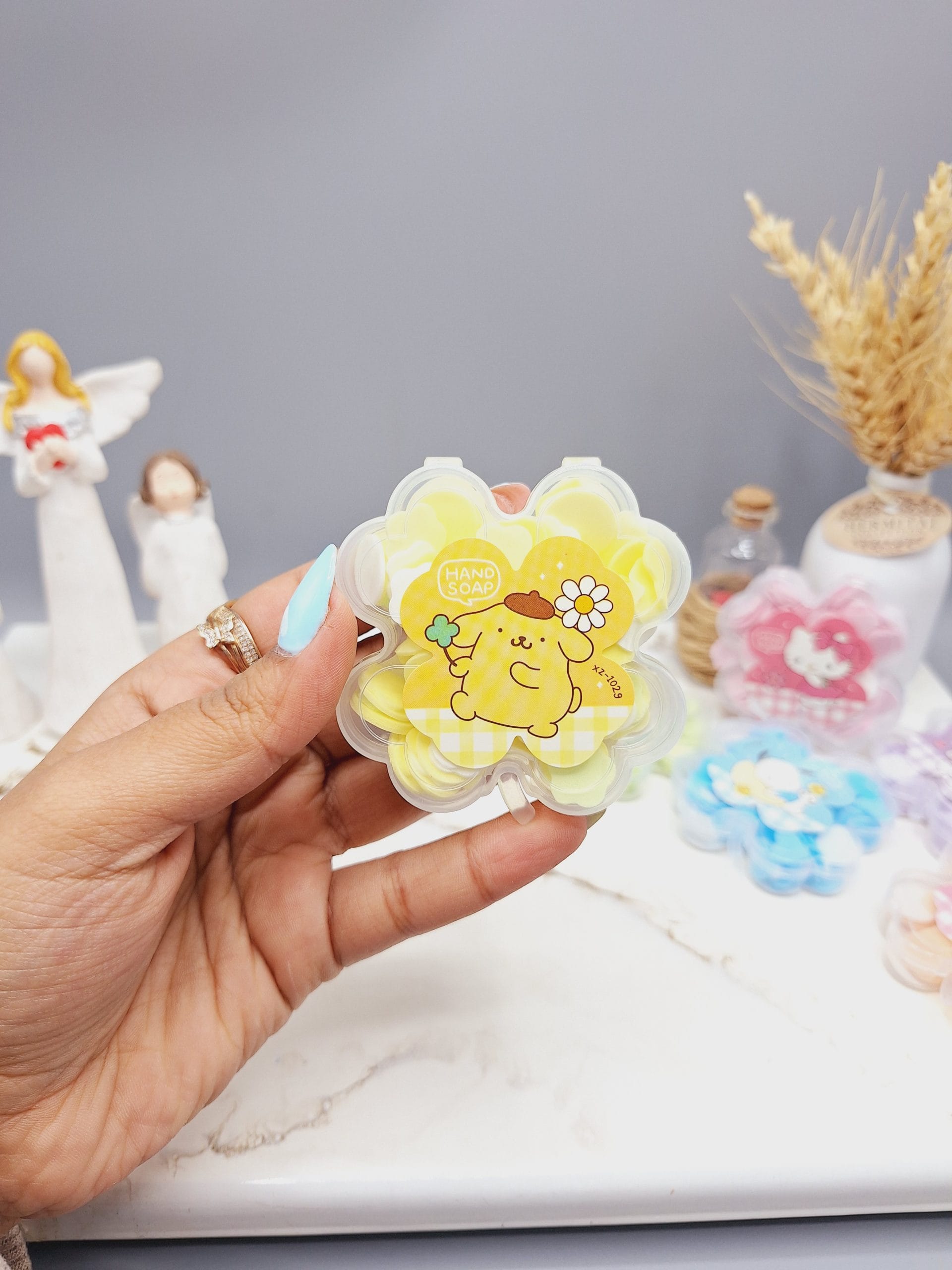 ۲۰۲۵۰۱۳۰_۱۹۲۸۳۸-scaled صابون کاغذی کرومی معطر مسافرتی کد 0293 (مدل باکس گل) - Image 1