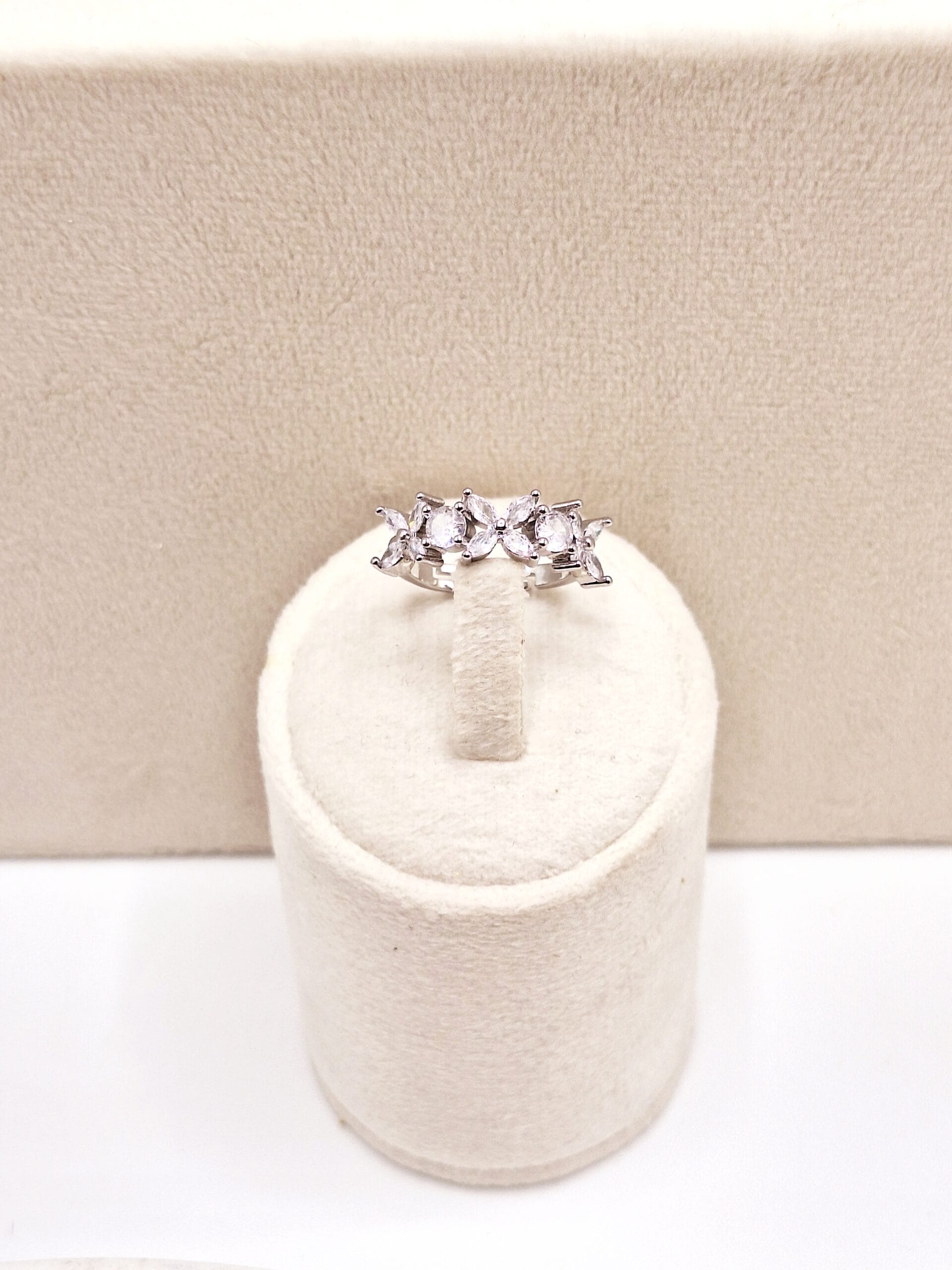 ۲۰۲۵۰۸۲۰_۱۶۱۲۵۰-scaled انگشتر جواهری گل فری سایز - Image 1