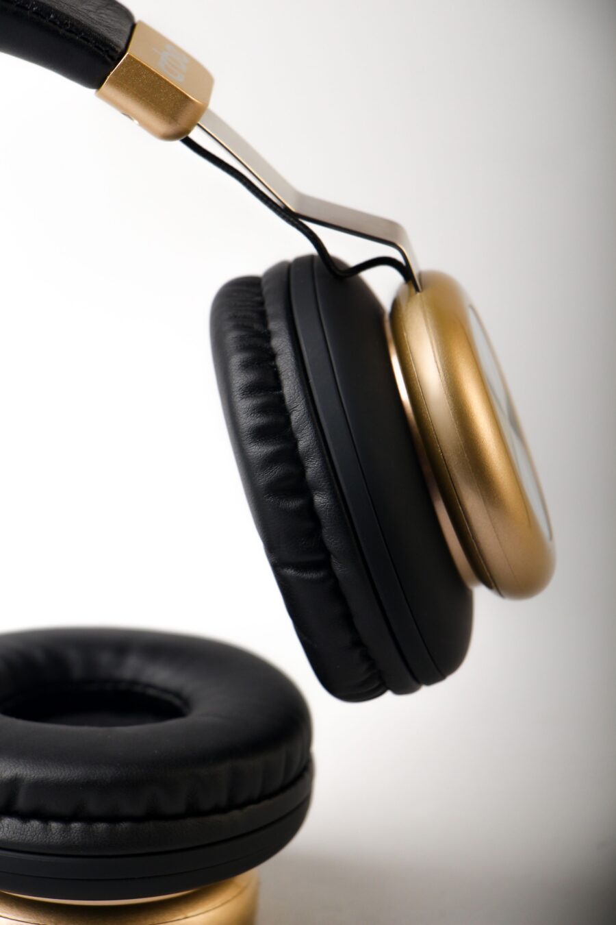 هدست بلوتوثی کربی مدل BE-H103 مشکی گارانتی 12 ماهه تکنوپاز - Image 1